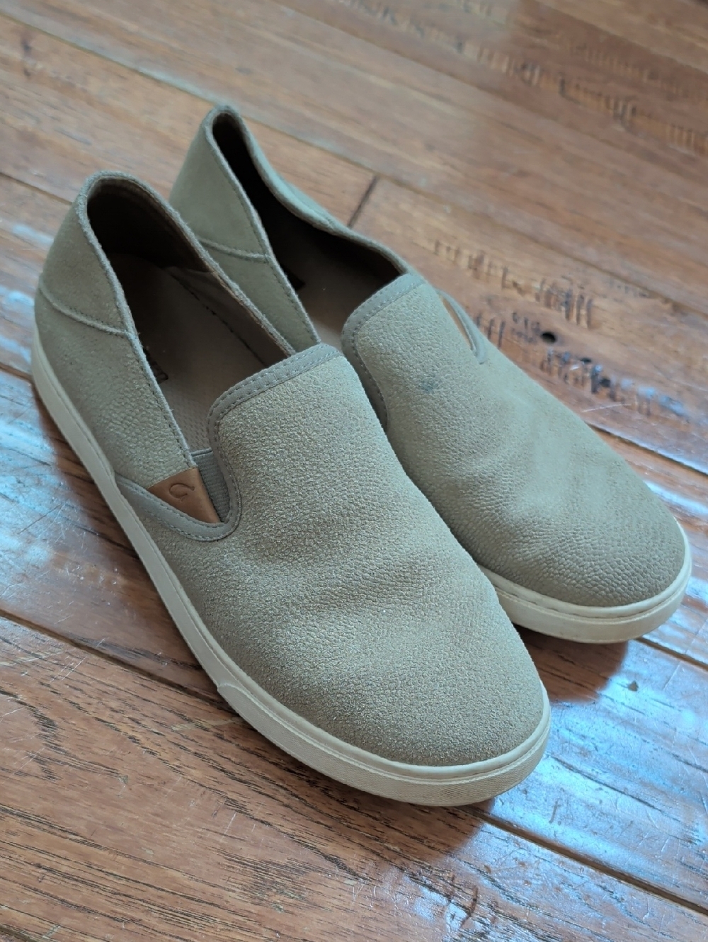 Olukai Pehuea Leather Slip-On Casual Sneakers in Light Tan